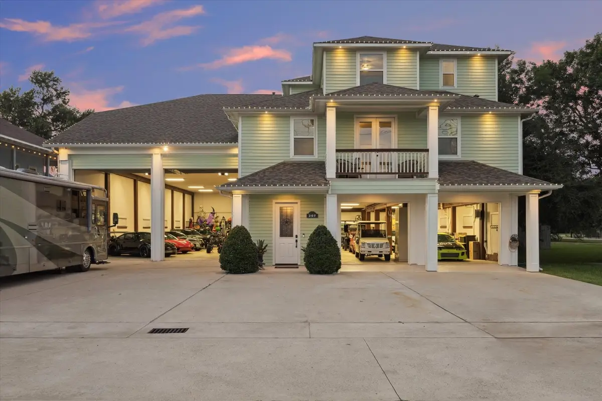 207 West 6th Street, Kemah, TX 77565 - Image #1