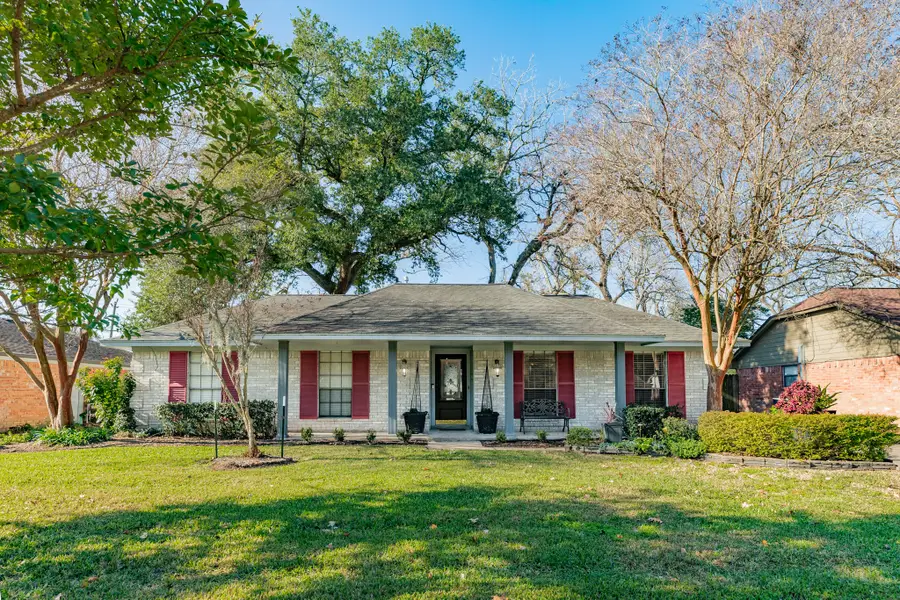 221 Banyan Street, Lake Jackson, TX 77566 - Image #2