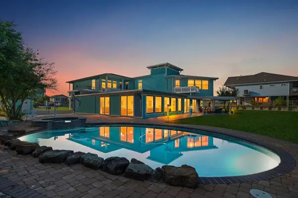 815 5th St, Dickinson, TX 77539