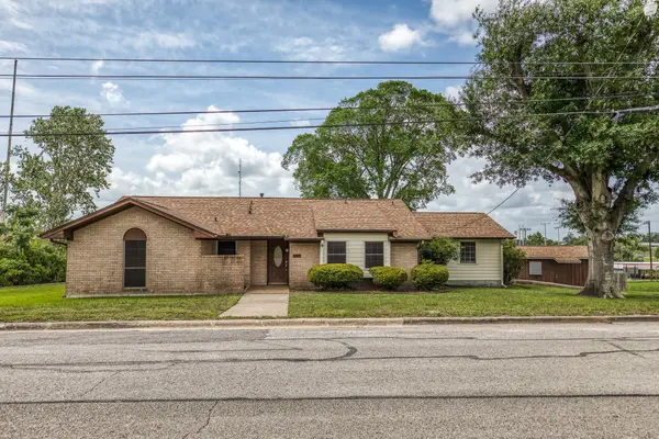407 W Glenn Street, Bellville, TX 77418