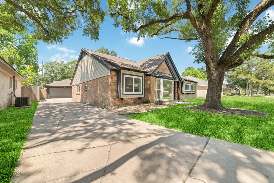 5950 Dumfries Dr, Houston, TX 77096 - #2