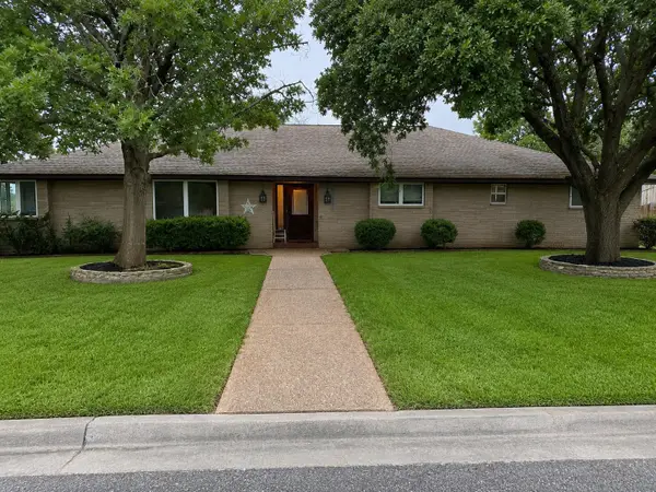 1188 E Oak Street, La Grange, TX 78945