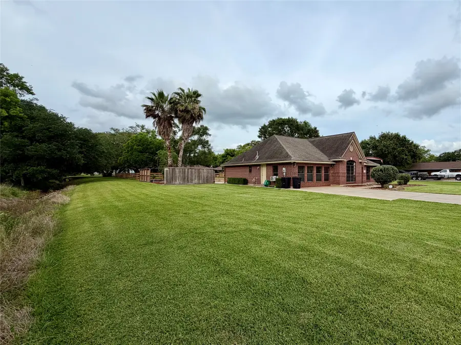 1503 Avenue H, Danbury, TX 77534 - #3