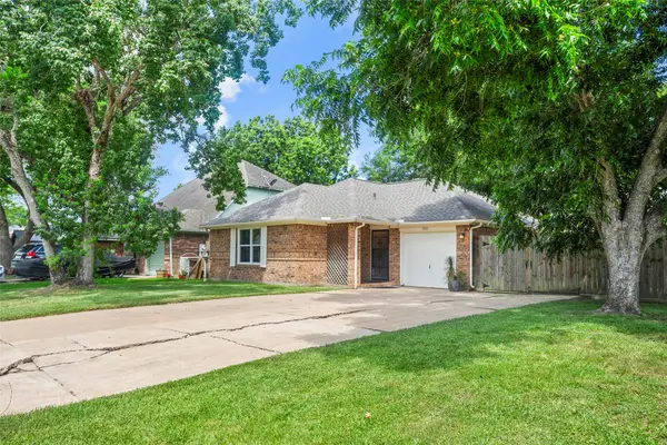 5521 Pecos Street, Dickinson, TX 77539