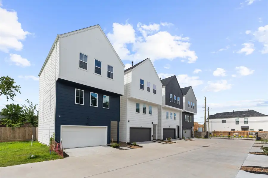 8317 Springwood Canyon Lane, Houston, TX 77055 - Image #2