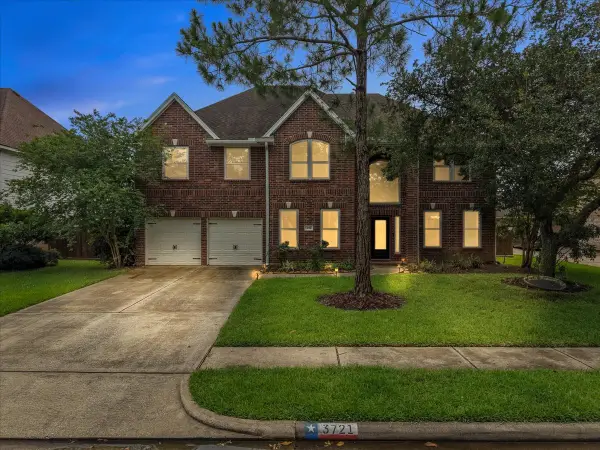 3721 Pinehurst Drive, Pearland, TX 77581