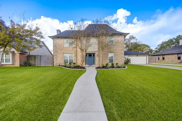 303 Old Bayou Drive, Dickinson, TX 77539