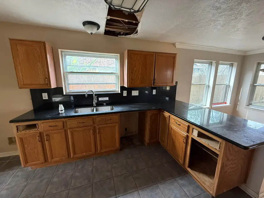 4823 Meadowglen Drive, Pearland, TX 77584 - Image #3