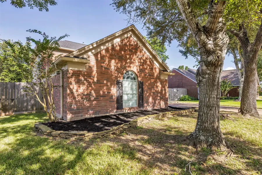 4007 Greenwood Drive, Pearland, TX 77584 - #3