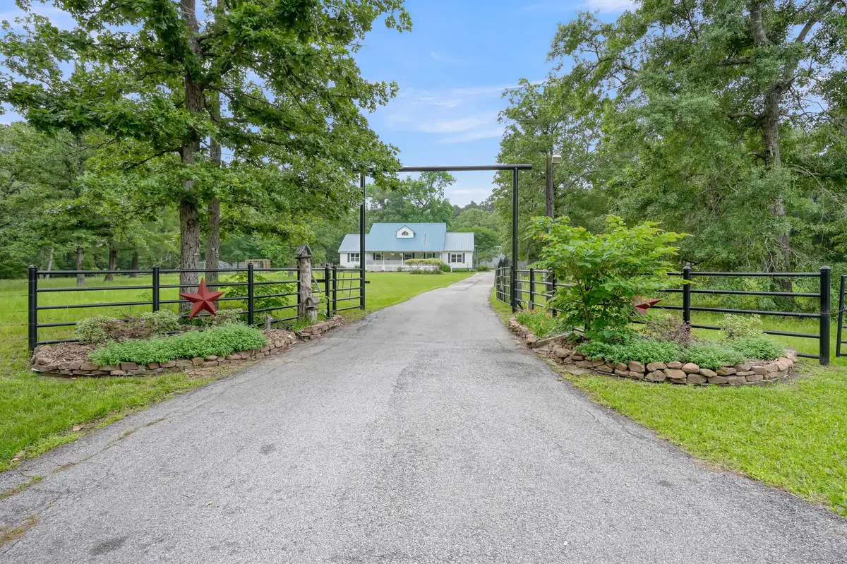 197 Sunset Lake, Huntsville, TX 77340 - #1