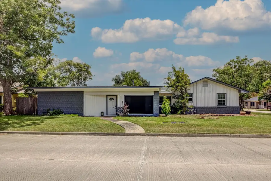 302 E Kay Street, Dayton, TX 77535 - Image #3