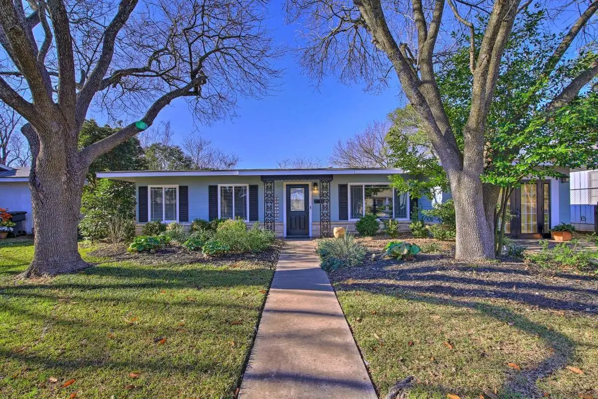 811 W Schubert Street, Fredericksburg, TX 78624 - #1
