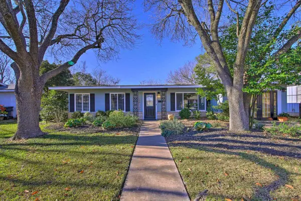 811 W Schubert Street, Fredericksburg, TX 78624