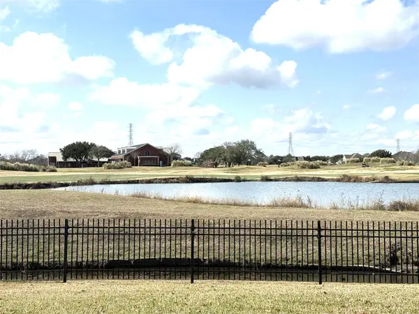 3305 S Knollcrest Lane, Pearland, TX 77584