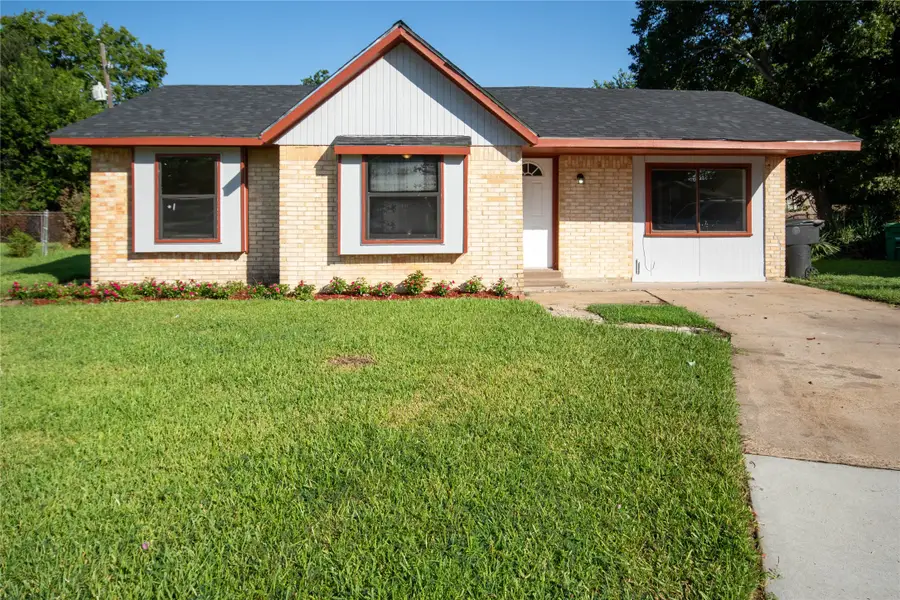 10902 Mosscrest Drive, Houston, TX 77048 - Image #2