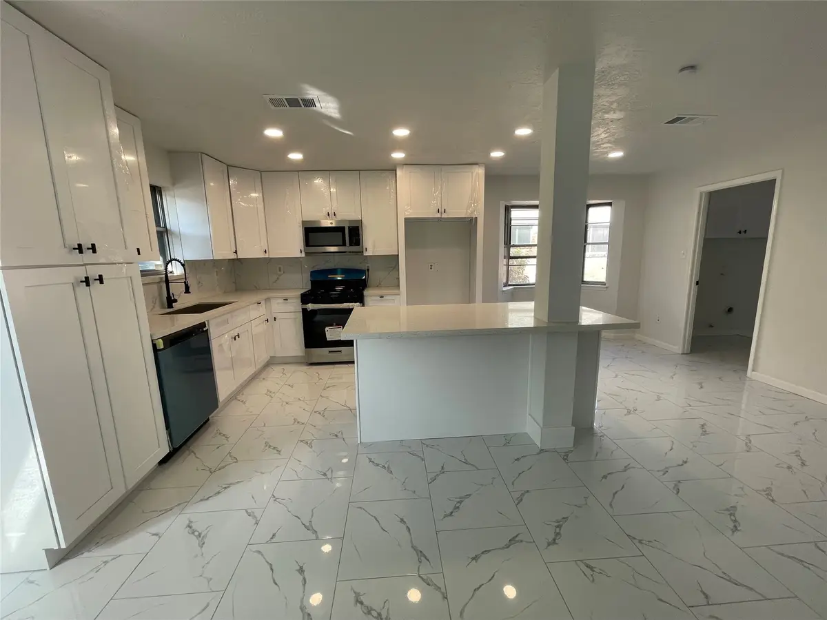 8711 S Dairy Ashford Road, Houston, TX 77099 - Image #1