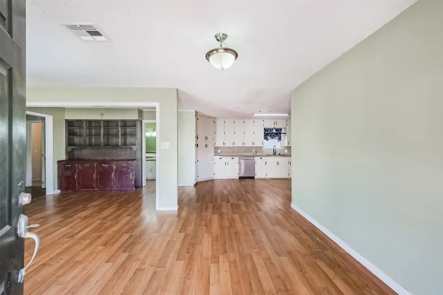 300 N Market Street, Louise, TX 77455 - #2