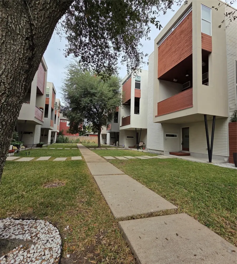 1107 W 17th Street, Houston, TX 77008 - Image #2