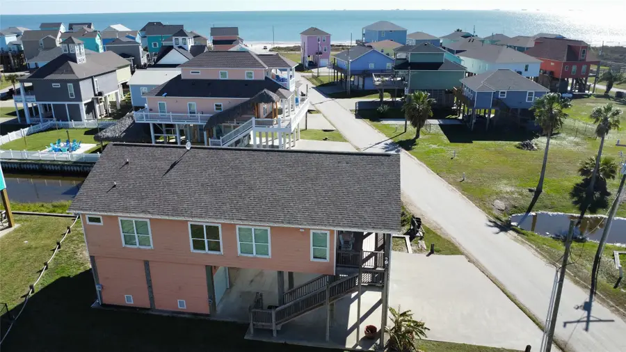 922 Driftwood Drive, Crystal Beach, TX 77650 - Image #2