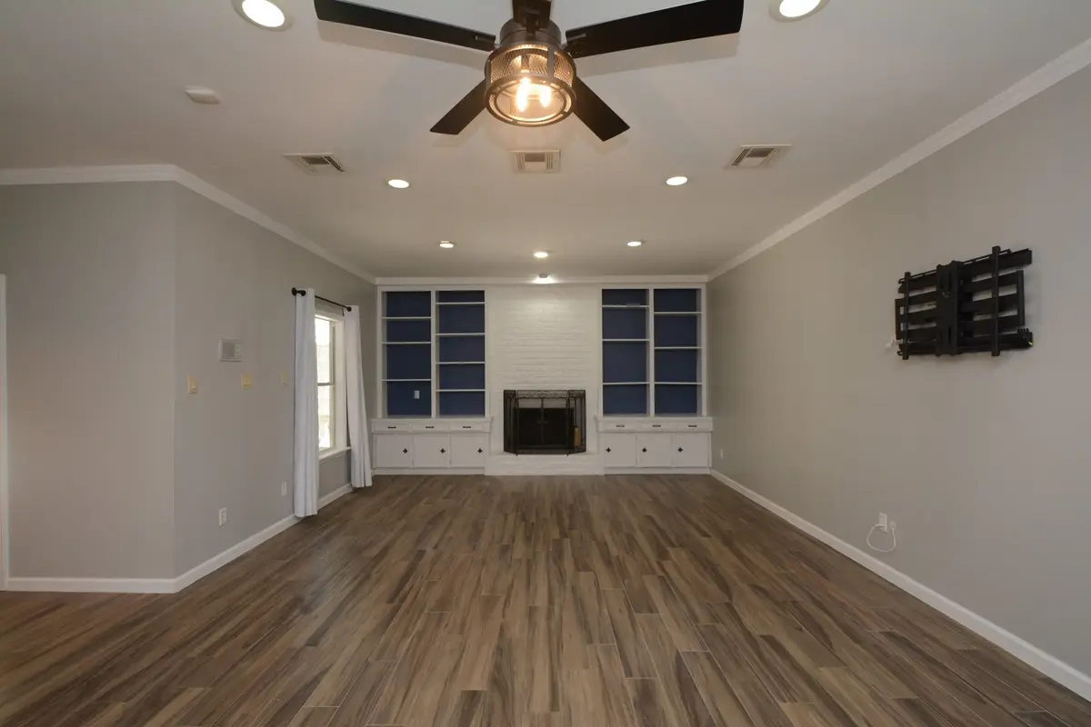 425 E Fair Harbor Lane, Houston, TX 77079 - Image #1