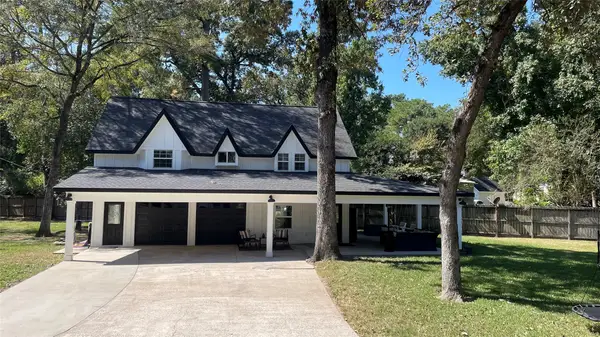 819 Sentinel Oaks, Pinehurst, TX 77362