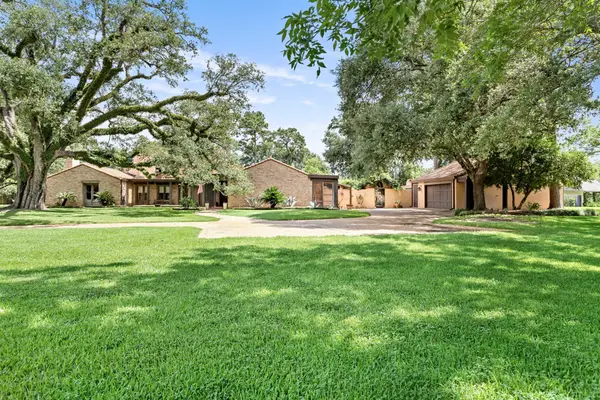 8220 Evangeline Lane, Beaumont, TX 77706