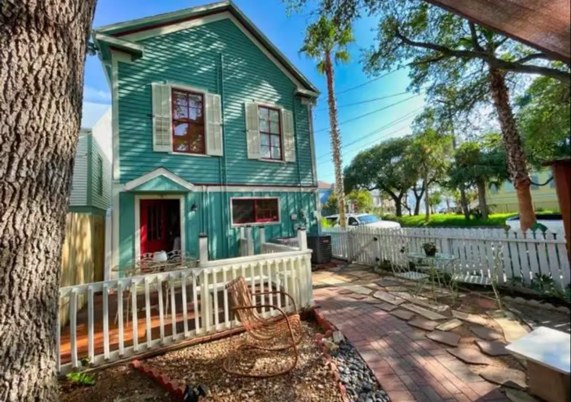 2328 Avenue M, Galveston, TX 77550 - Image #1