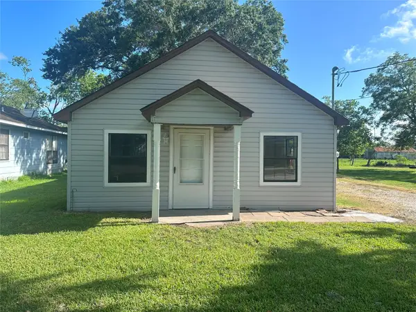 114 W Alfred Street, El Campo, TX 77437