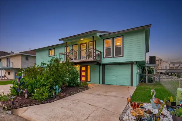 9 N White Heron Drive, La Marque, TX 77568