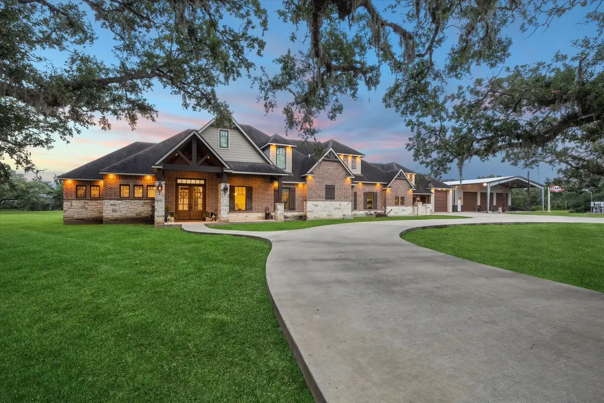 1255 Bronco Trail, Angleton, TX 77515 - Image #1