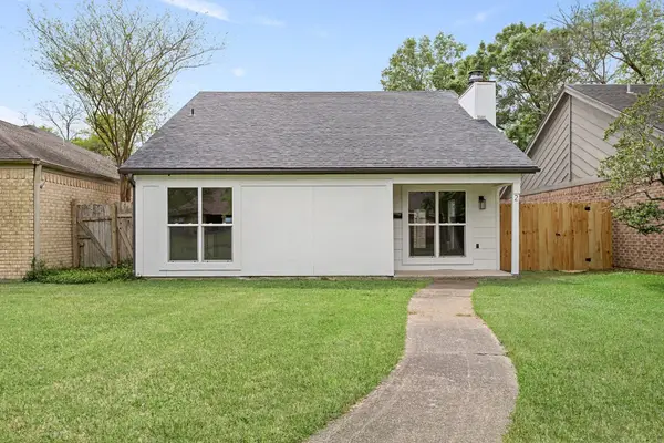 2 Sandelwood Trl Trail, Beaumont, TX 77706