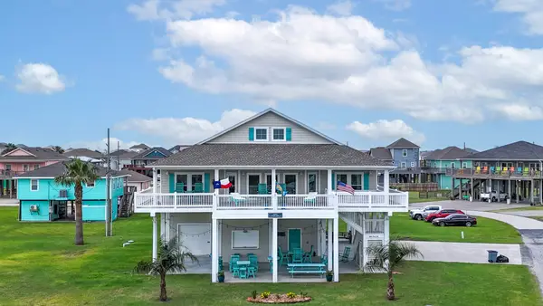 985 Sue Drive, Crystal Beach, TX 77650