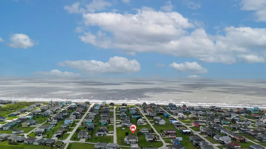 985 Sue Drive, Crystal Beach, TX 77650 - Image #3