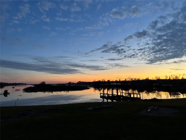 512 Laurel Cove W, Onalaska, TX 77360