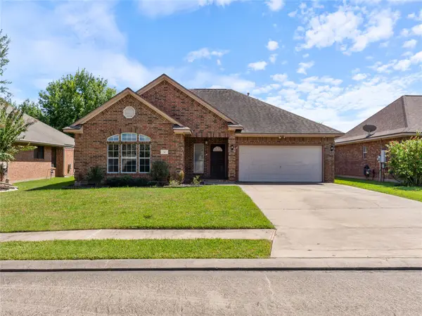 54 Tangerine Court, Lake Jackson, TX 77566
