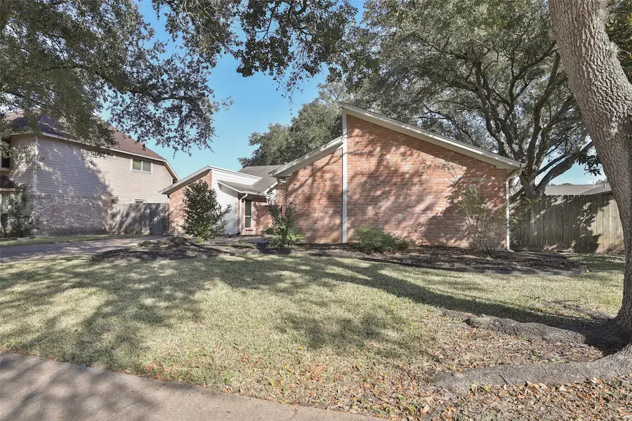 810 Palm Grove Circle, Sugar Land, TX 77498 - Image #2
