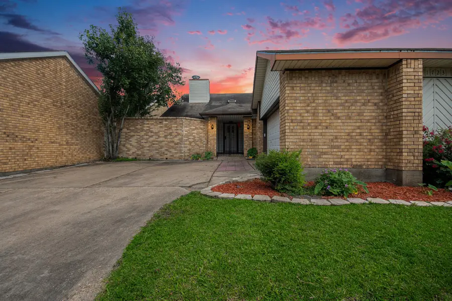 1723 Plumbwood Way, Houston, TX 77058 - Image #2