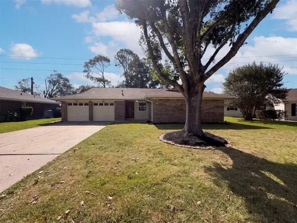 609 Heather Lane, Friendswood, TX 77546