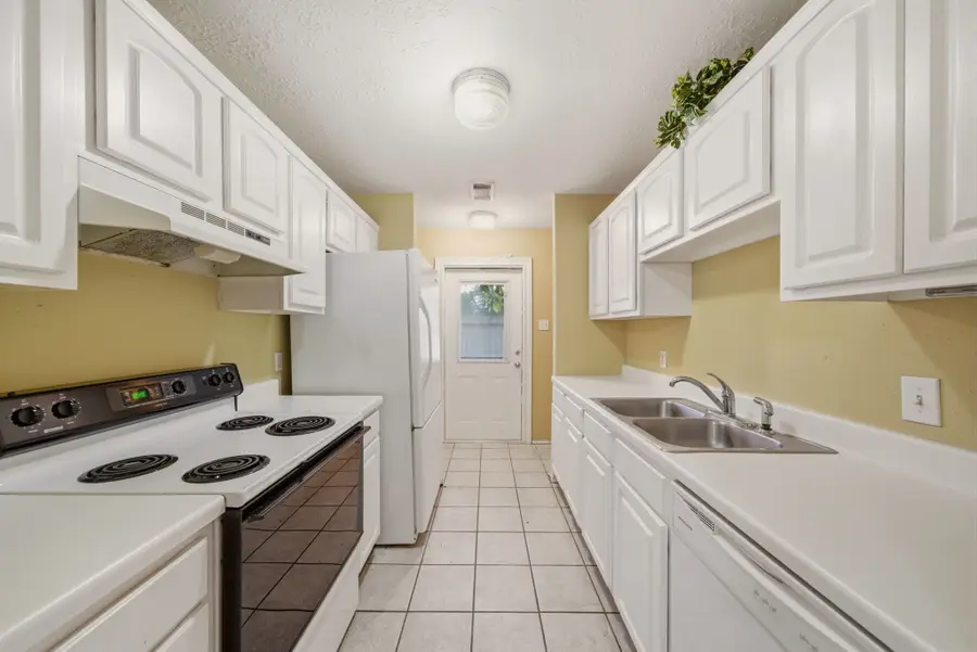305 Peach Street, Tomball, TX 77375 - #3