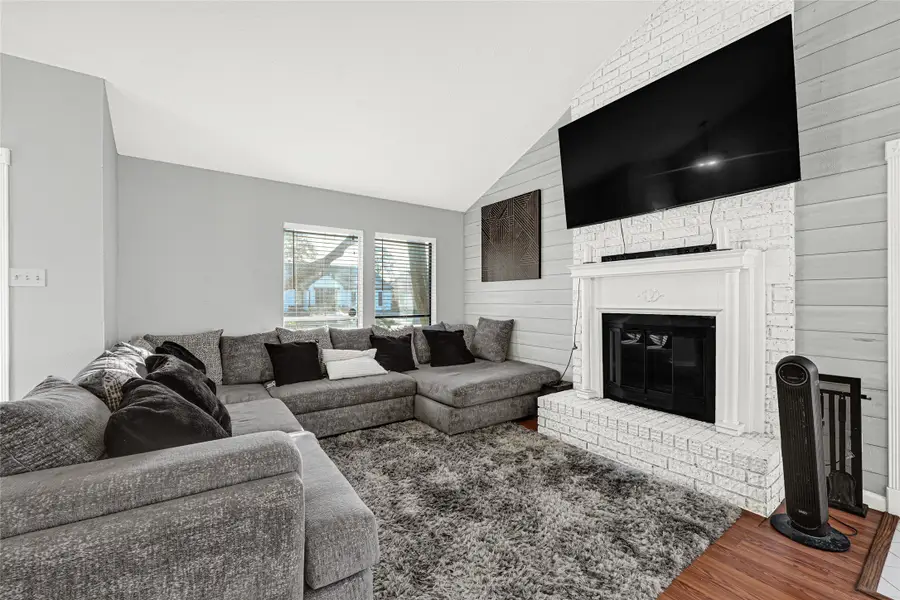 617 Canyon Springs Drive, La Porte, TX 77571 - Image #3