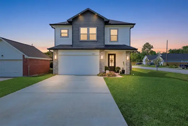 11037 Bois D Arc Street, La Porte, TX 77571