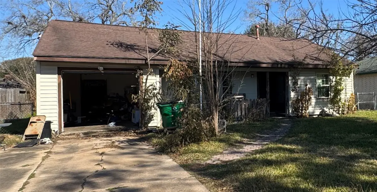 913 Southampton Street, Angleton, TX 77515 - #1