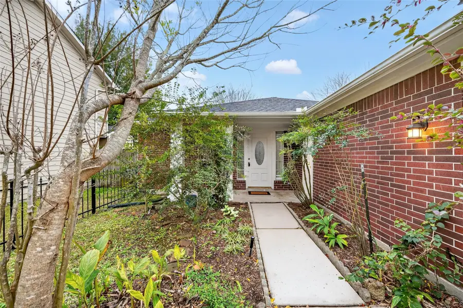 2135 Falling Oaks Road, Houston, TX 77038 - Image #2