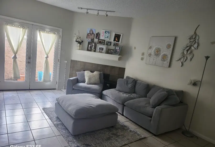 10855 Meadowglen Lane #901, Houston, TX 77042 - Image #2