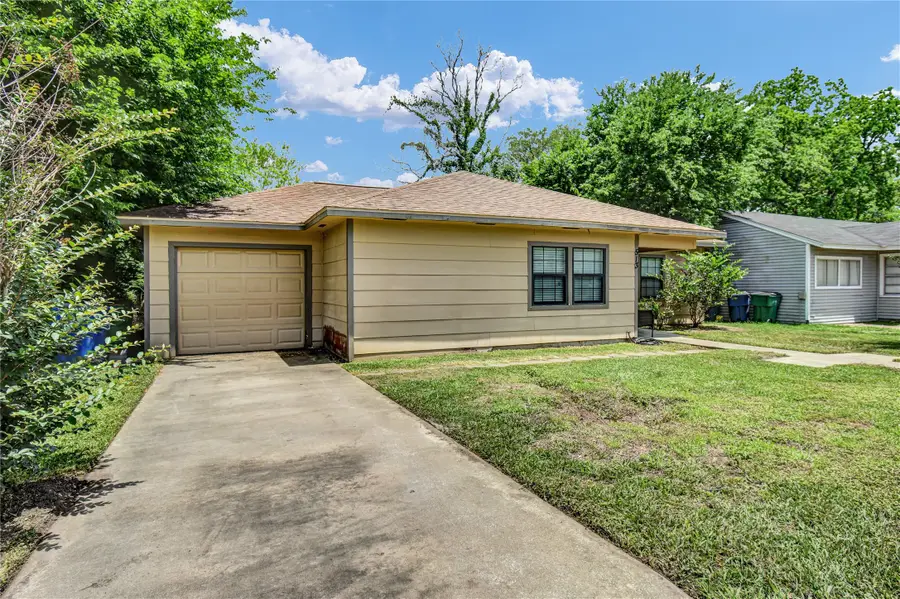 513 Farrer Street, Angleton, TX 77515 - #2