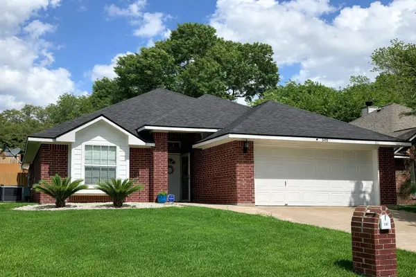 305 Scenic Brook Street, Brenham, TX 77833