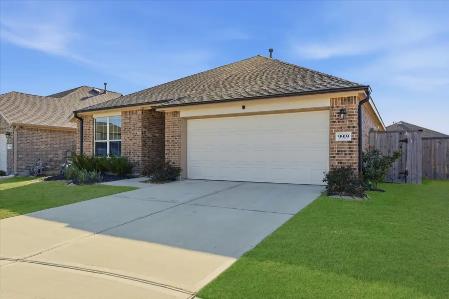 9919 Kingston Liberty Lane, Baytown, TX 77521 - Image #2