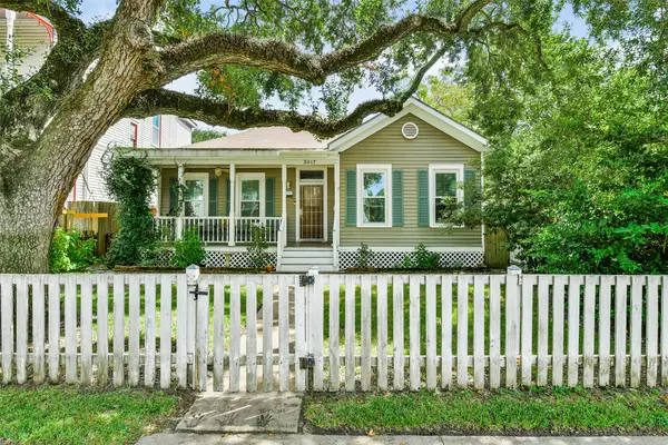 3017 Bernardo De Galvez Avenue, Galveston, TX 77550