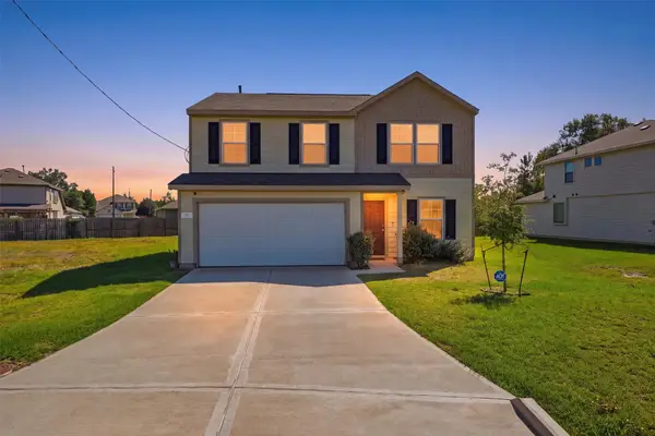 35 County Road 5102f, Cleveland, TX 77327