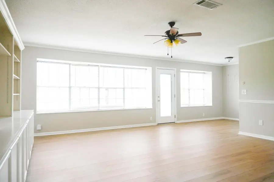 619 W Mahan Street, Richwood, TX 77531 - Image #2